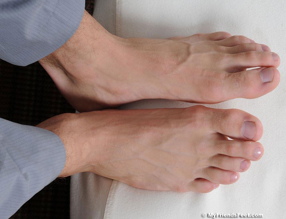 Steel’s Amazing Size 11 Bare Feet & Dress Socks