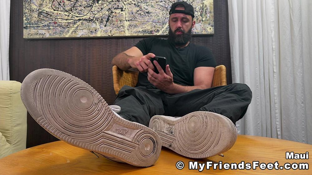 Spy on Maui's Size 15s